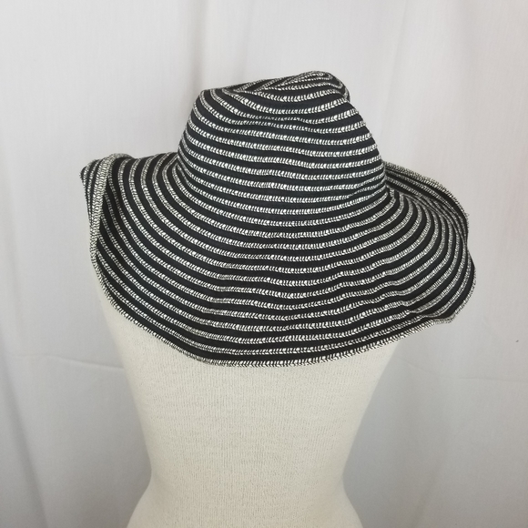 Calvin Klein floppy beach hat - Picture 5 of 9